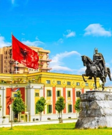 Brandenburg Gate in Berlin showcasing German work visa and EU Blue Card opportunities
