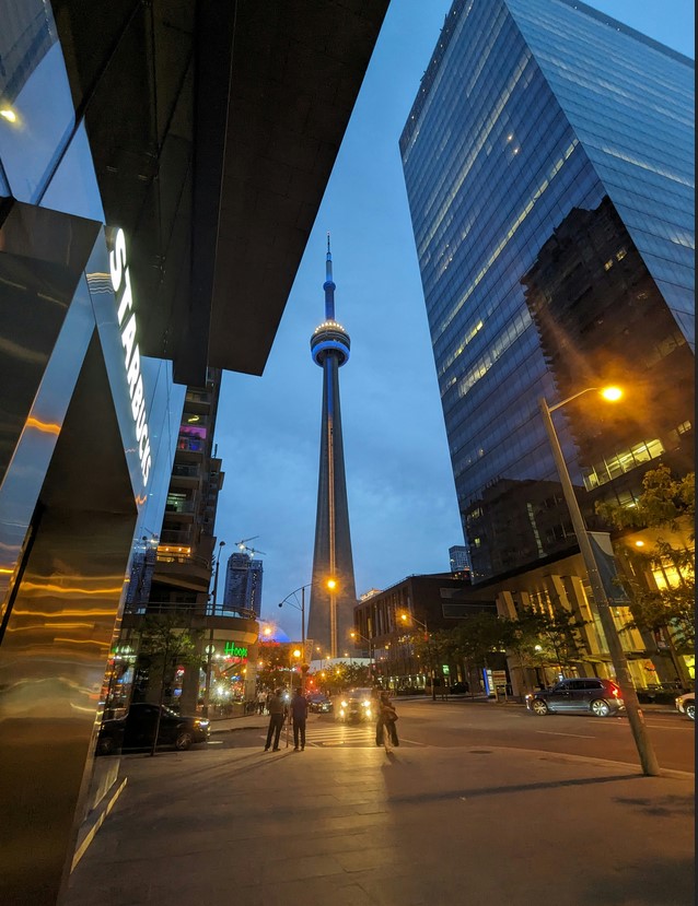 Toronto skyline with CN Tower showcasing Canada's vibrant cities and immigration opportunities